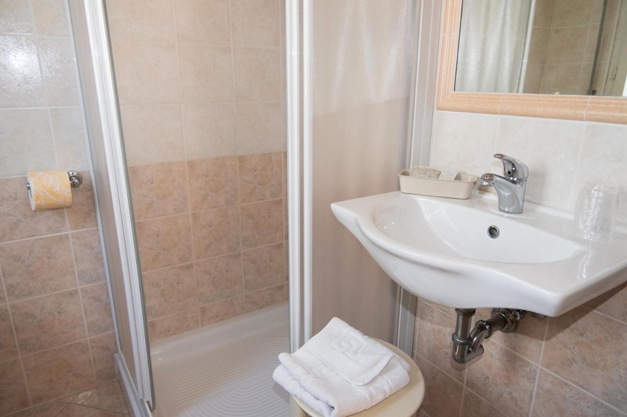 Hotel Cormoran Ричоне Екстериор снимка