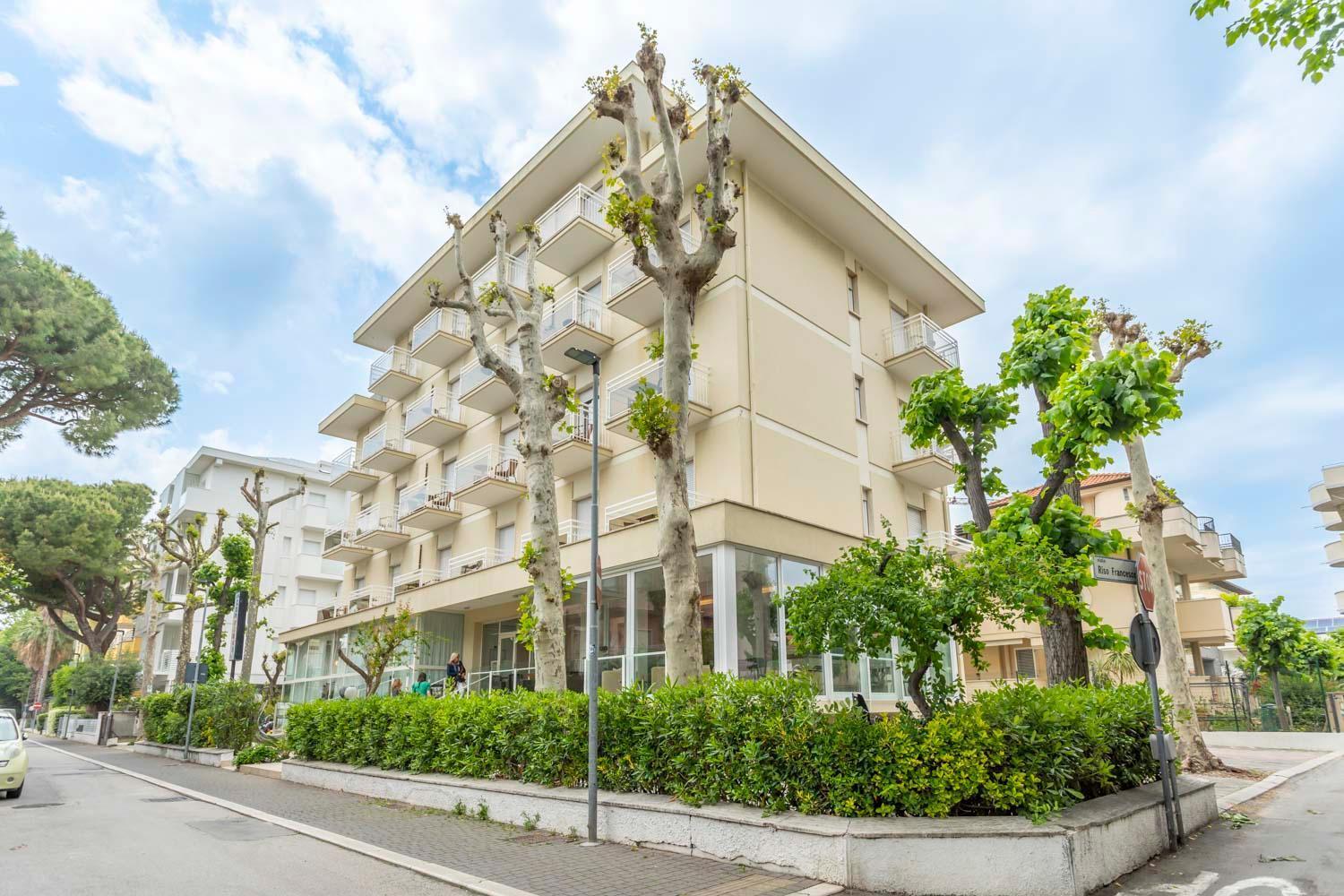 Hotel Cormoran Ричоне Екстериор снимка